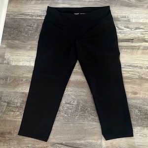 NWOT Old Navy women’s cropped elevate legging go-dry size L